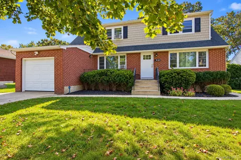 118 Liberty St, Deer Park, NY 11729
