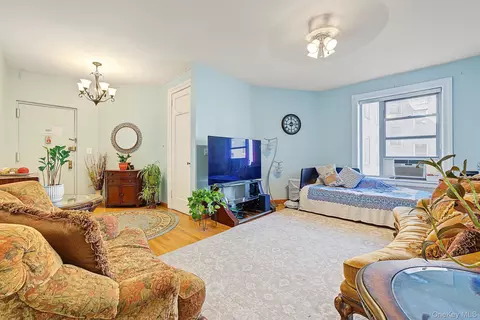 45-08 40th St #D44, Sunnyside, NY 11104