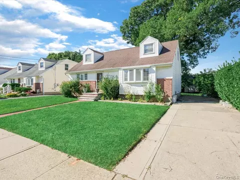 712 Partridge Ave, West Hempstead, NY 11552