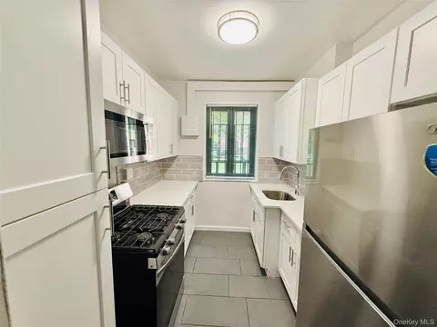 1562 Unionport Rd #MD, New York, NY 10462