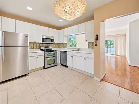 618 Louisiana Ave #2, Brooklyn, NY 11239