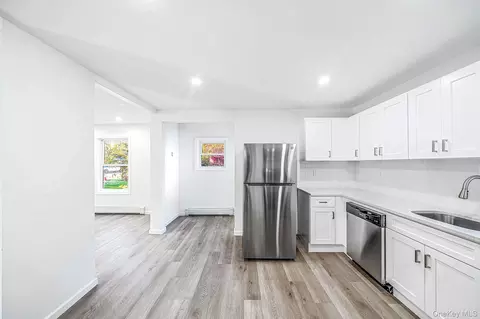 Entry Way - 85 Jayne Ave, Patchogue, NY 11772 photo 5 of 5