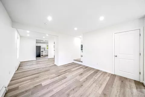 Entry Way - 85 Jayne Ave, Patchogue, NY 11772 photo 2 of 5