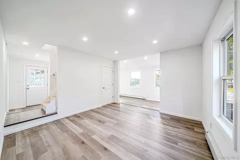 Living - 85 Jayne Ave, Patchogue, NY 11772 photo 2 of 7