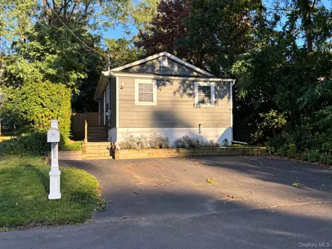 21 Cove Dr, Sound Beach, NY 11789