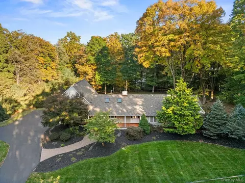 27 Mayer Dr, Ramapo, NY 10901