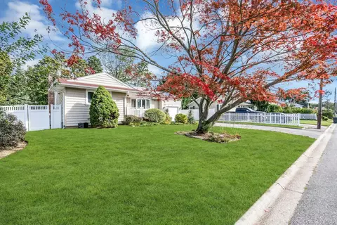 77 Jenkins Ave, North Babylon, NY 11703
