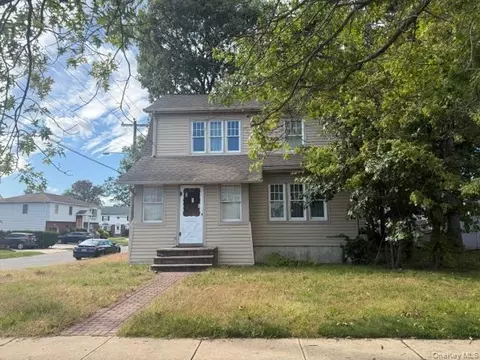 186 Rockaway Pkwy, Valley Stream, NY 11580