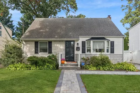 214 Elsie Ave, Merrick, NY 11566