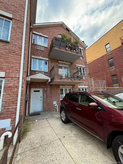 92-16 195th Pl, New York, NY 11423