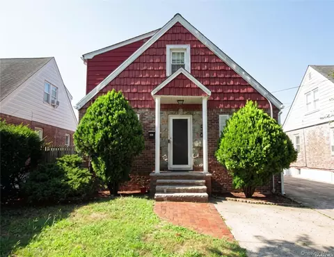 136 Henry St, Valley Stream, NY 11580