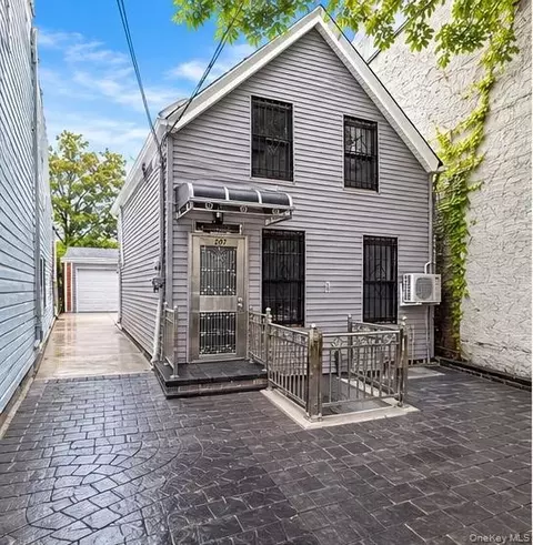 207 Bradford St, Brooklyn, NY 11207