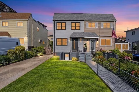 16809 144th Ter, Jamaica, NY 11434