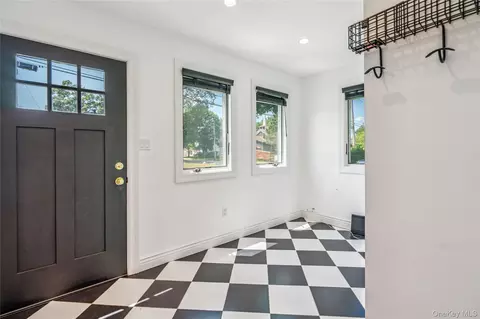 Entry Way - 55 Cleveland St, Patchogue, NY 11772 photo 2 of 4
