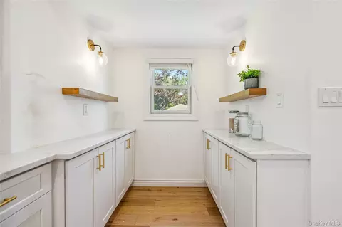 Entry Way - 55 Cleveland St, Patchogue, NY 11772 photo 3 of 4