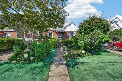 31 Circle Dr W, Elmont, NY 11003