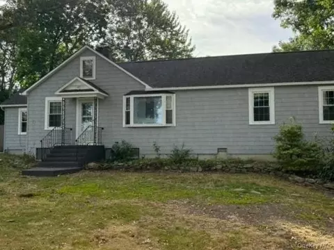18 Baldwin Rd, Sound Beach, NY 11789