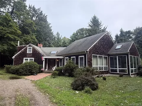 231 Southdown Rd, Huntington, NY 11743