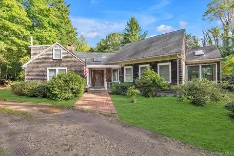 231 Southdown Rd, Huntington, NY 11743