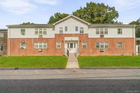 50 Cromwell Ter #6, New Windsor, NY 12553