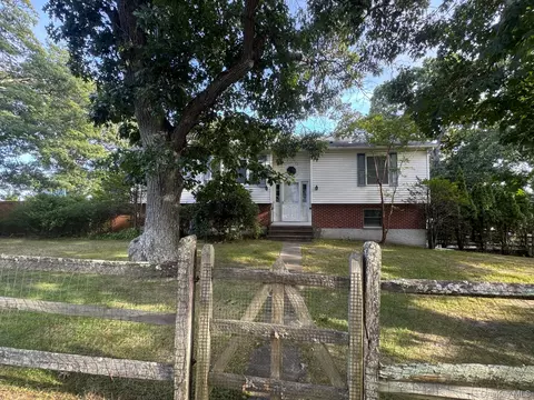 2785 Sigsbee Rd, Mattituck, NY 11952