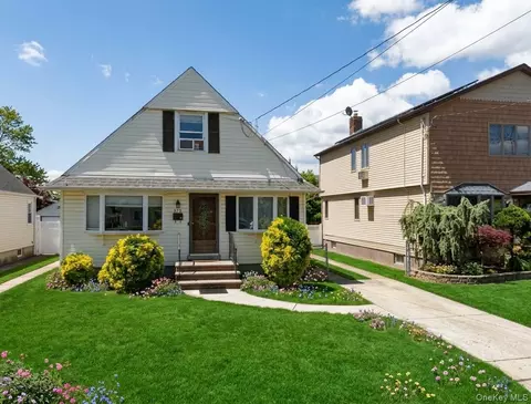573 Lakeville Rd, North Hempstead, NY 11040