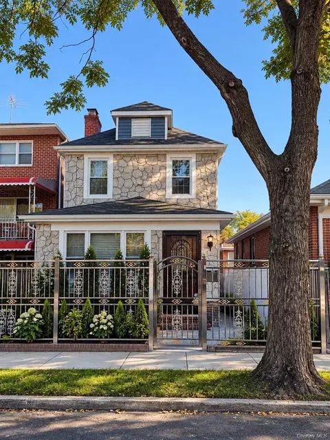 542 Logan Ave, New York, NY 10465