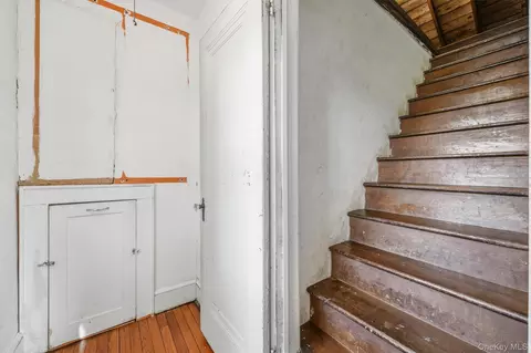 Entry Way - 24 Seneca Rd, Ossining, NY 10562 photo 6 of 6