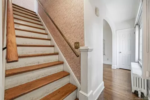 Entry Way - 24 Seneca Rd, Ossining, NY 10562 photo 3 of 6