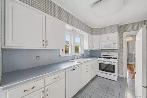 Kitchen - 24 Seneca Rd, Ossining, NY 10562 photo 4 of 4