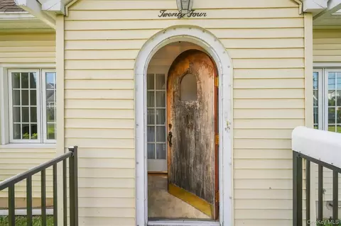 Entry Way - 24 Seneca Rd, Ossining, NY 10562 photo 1 of 6