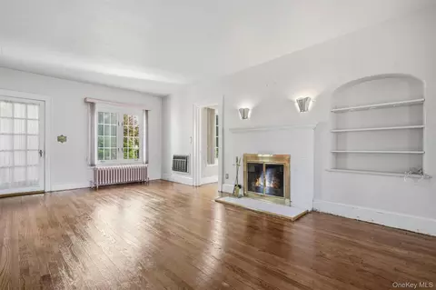 Living - 24 Seneca Rd, Ossining, NY 10562 photo 3 of 5