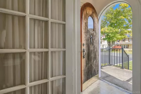 Entry Way - 24 Seneca Rd, Ossining, NY 10562 photo 2 of 6