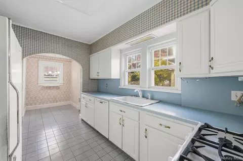Kitchen - 24 Seneca Rd, Ossining, NY 10562 photo 1 of 4