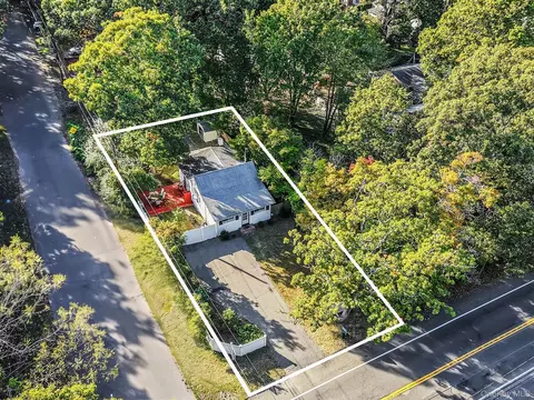 60 S Evergreen Dr, Selden, NY 11784