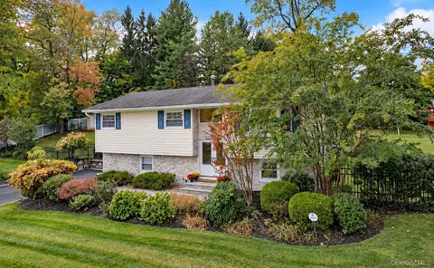 34 East St, Clarkstown, NY 10994