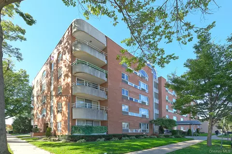 205 Mineola Blvd #5I, Mineola, NY 11501