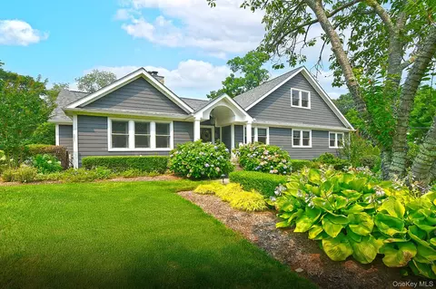 31 Huntington Bay Rd, Huntington, NY 11743