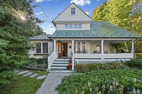 20 5th Ave, North Hempstead, NY 11050