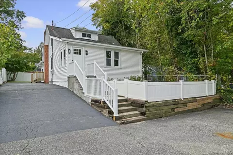 14 Corona Rd, Sound Beach, NY 11789