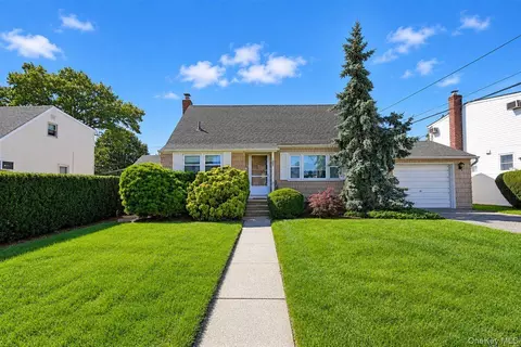 1298 Darby Rd E, Wantagh, NY 11793