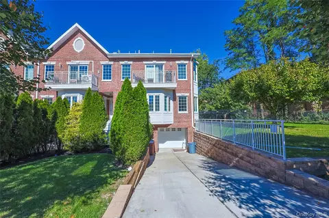 120-61 5th Ave, College Point, NY 11356
