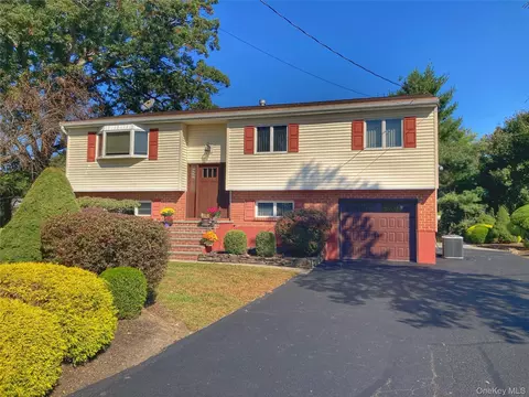 5 Gurnee Dr, Stony Point, NY 10980