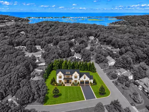 1 Sunken Valley Dr, Mount Sinai, NY 11766