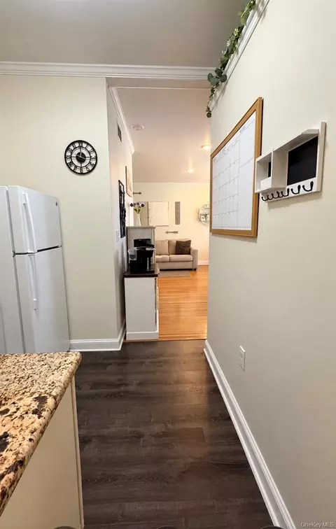 1185 E Broadway #4E, Hewlett, NY 11557 photo 4