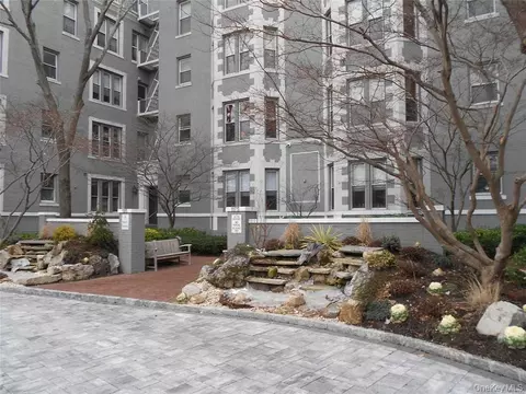 1185 E Broadway #4E, Hewlett, NY 11557 photo 2