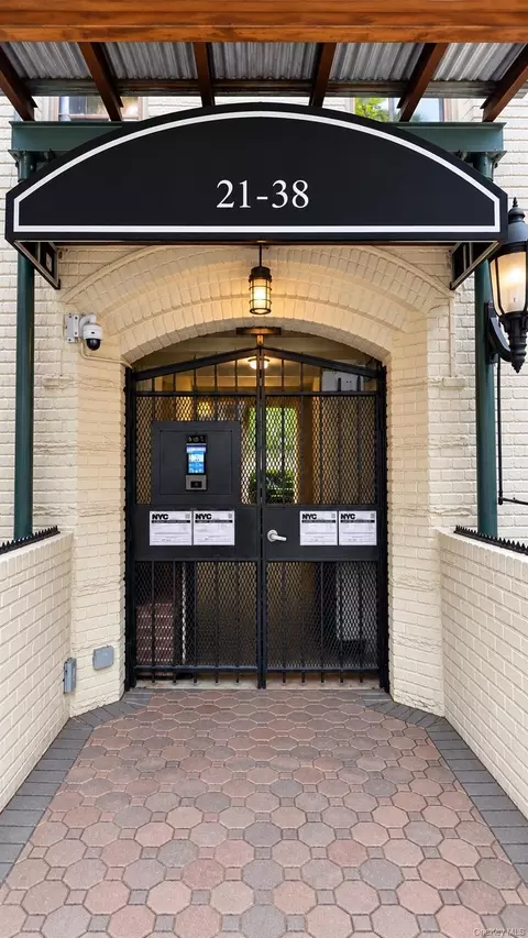 21-38 35th St #2C, Astoria, NY 11105