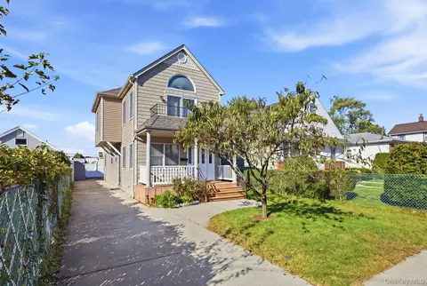 33 3rd Ave, North Hempstead, NY 11040