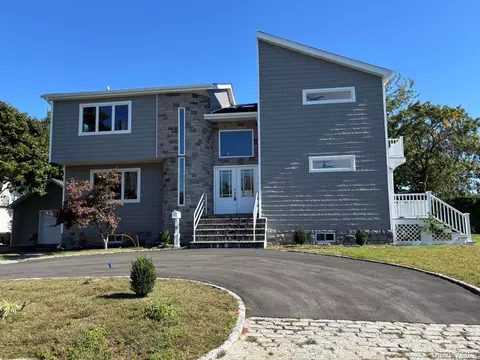 35 Adams Ave, Bayville, NY 11709