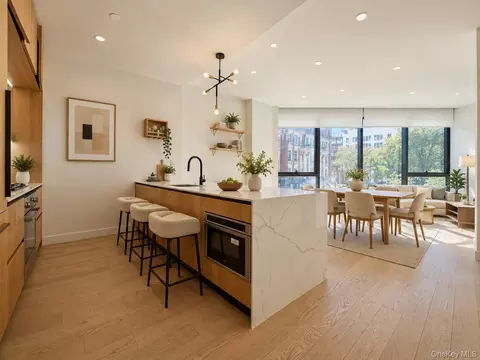 5 Court Sq W #2F, Long Island City, NY 11101